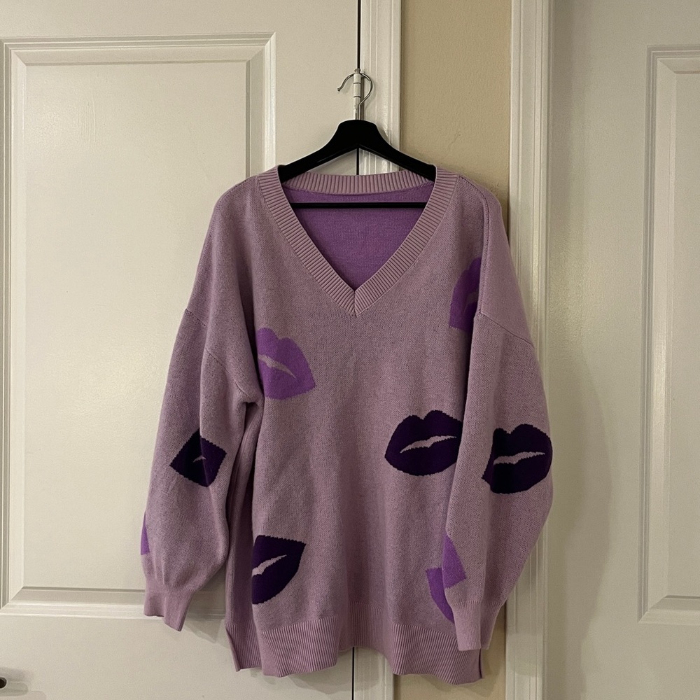 Oversized Supersoft Essentials Lip Print Split Side Pullover Sweater , Size: 2X - Picture 7 of 17
